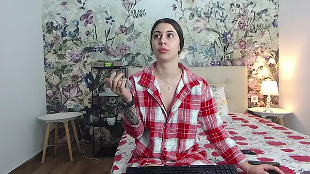 RoseDiamond06 online show from February 2026 01:19:01 AM