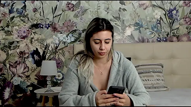 RoseDiamond06 online show from February 2025 10:38:02 AM
