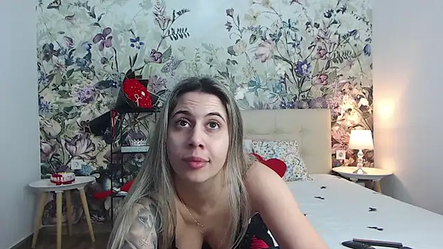 RoseDiamond06 online show from April 2026 09:32:02 PM