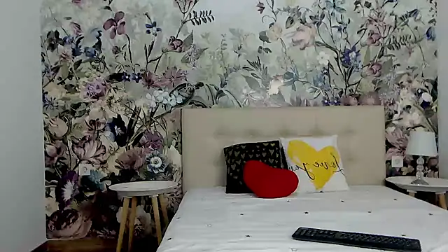 RoseDiamond06 online show from September 2025 08:59:02 PM