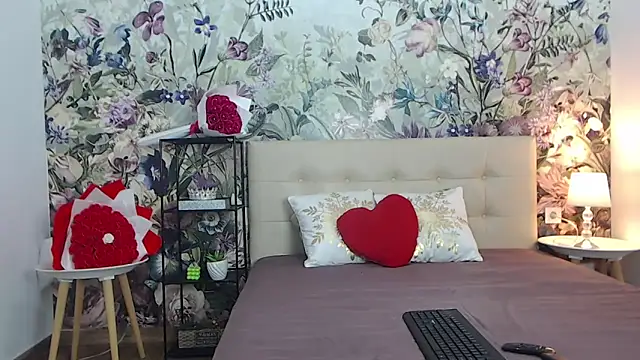 RoseDiamond06 online show from February 2026 09:48:02 PM