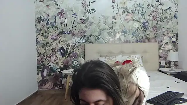 RoseDiamond06 online show from February 2026 12:37:01 PM