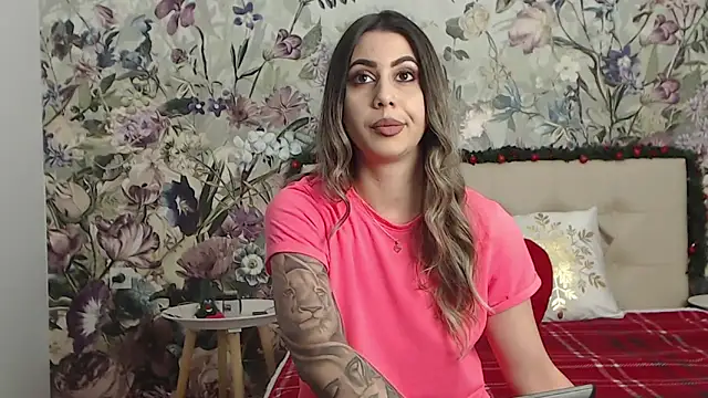 RoseDiamond06 online show from December 2025 02:43:02 PM