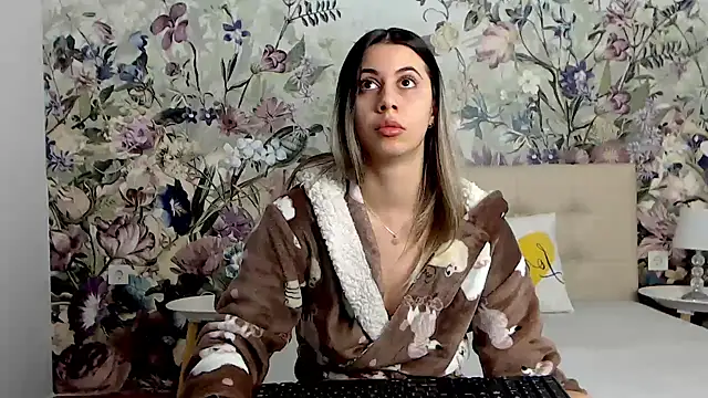 RoseDiamond06 online show from October 2025 03:25:01 PM