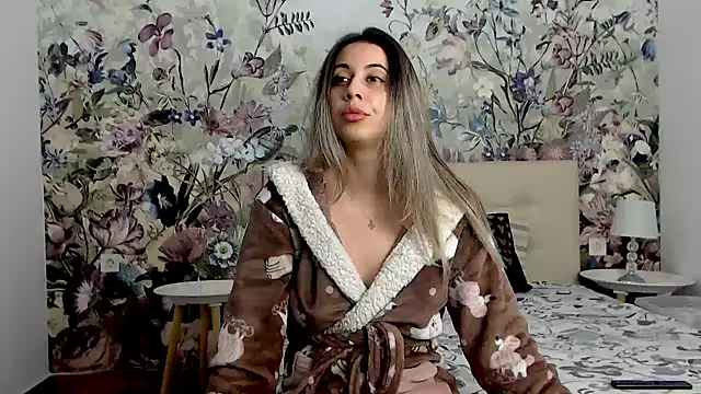 RoseDiamond06 online show from October 2025 03:54:02 AM