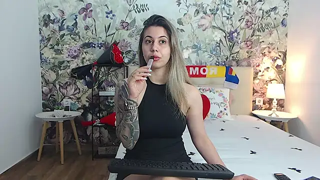 RoseDiamond06 online show from June 2026 12:32:01 PM