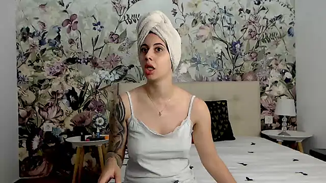 RoseDiamond06 online show from October 2025 10:30:02 AM