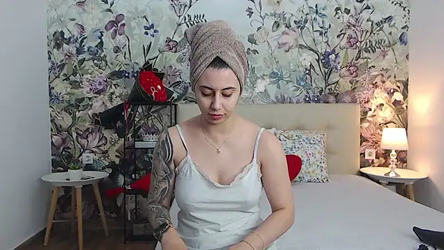 Snapshot of RoseDiamond06 chatting on May 2026 01:52:01 PM RoseDiamond06 online show from May 2026 01:52:01 PM