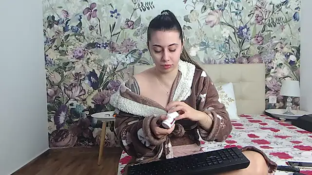 RoseDiamond06 online show from February 2026 10:48:02 AM