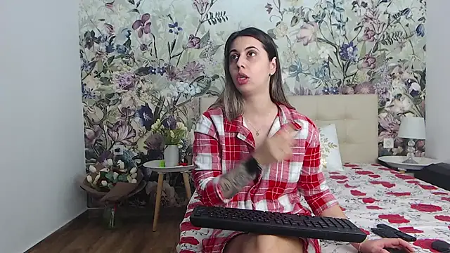 RoseDiamond06 online show from February 2026 06:39:01 PM