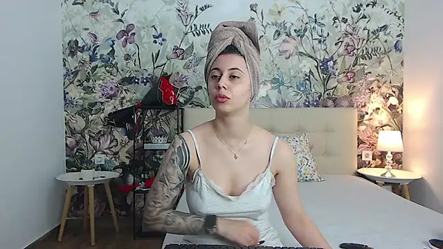 Snapshot of RoseDiamond06 chatting on May 2026 02:38:01 PM RoseDiamond06 online show from May 2026 02:38:01 PM