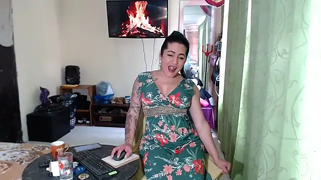 Sashaferrari2000 online show from April 2026 05:30:02 PM