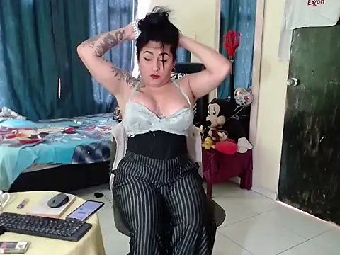 Sashaferrari2000 online show from May 2026 05:44:02 PM