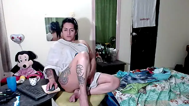 Sashaferrari2000 online show from December 2025 06:14:01 AM