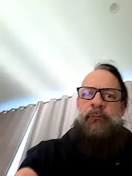 PinkTheHawk online show from May 2026 02:43:02 AM