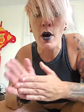 Snapshot of PinkTheHawk chatting on January 2025 10:37:01 PM PinkTheHawk online show from January 2025 10:37:01 PM