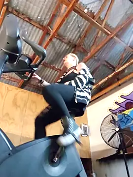 PinkTheHawk online show from November 2025 12:55:01 AM