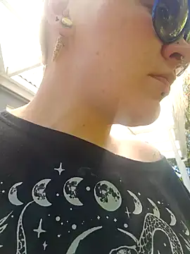 PinkTheHawk online show from November 2025 01:31:02 AM