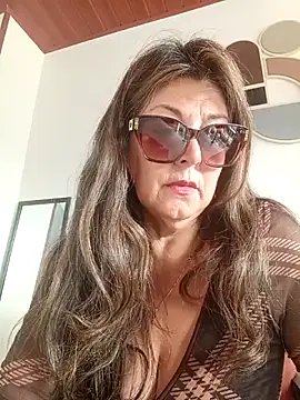 Snapshot of emma_tour chatting on May 2026 02:27:01 PM emma tour online show from May 2026 02:27:01 PM
