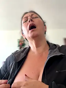 emma tour online show from November 2025 08:35:01 PM