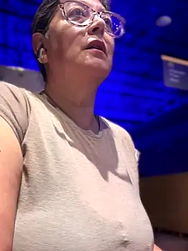 Snapshot of emma_tour chatting on January 2026 02:21:02 PM emma tour online show from January 2026 02:21:02 PM