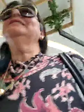 Snapshot of emma_tour chatting on March 2025 04:01:01 PM emma tour online show from March 2025 04:01:01 PM