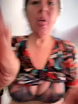 Snapshot of emma_tour chatting on December 2025 03:38:02 PM emma tour online show from December 2025 03:38:02 PM