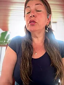 Snapshot of emma_tour chatting on December 2025 05:13:01 PM emma tour online show from December 2025 05:13:01 PM