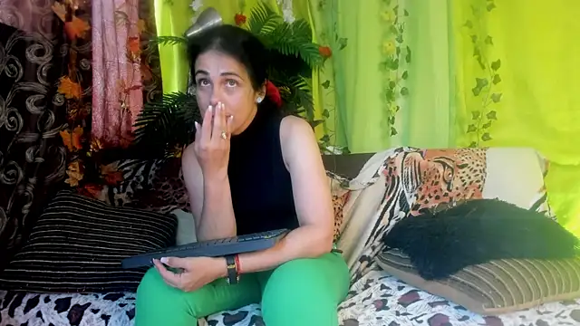 girasol walton online show from June 2026 04:00:01 PM