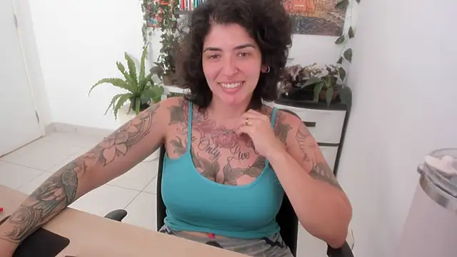 Snapshot of TaliMajesty chatting on October 2025 05:03:02 PM TaliMajesty online show from October 2025 05:03:02 PM