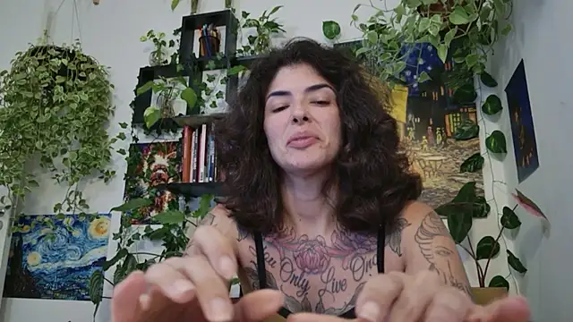 Snapshot of TaliMajesty chatting on May 2026 11:21:02 PM TaliMajesty online show from May 2026 11:21:02 PM