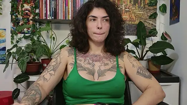 Snapshot of TaliMajesty chatting on May 2026 09:56:01 PM TaliMajesty online show from May 2026 09:56:01 PM