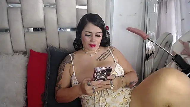 chelaqueen  online show from October 2025 08:42:01 PM