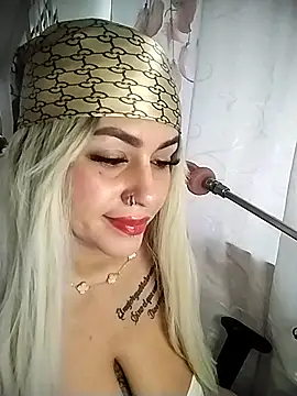 chelaqueen  online show from February 2026 08:41:02 PM