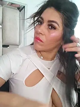 chelaqueen  online show from November 2025 05:49:02 PM