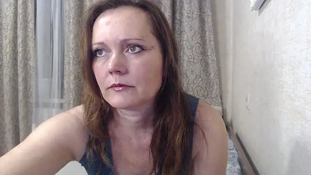 Snapshot of SheLion chatting on December 2025 04:28:02 PM SheLion online show from December 2025 04:28:02 PM