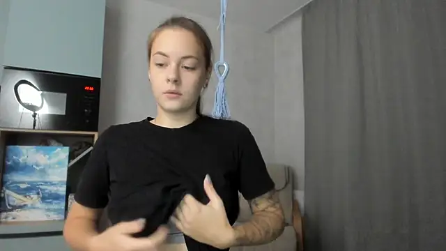 Snapshot of why_again_me chatting on October 2025 05:32:02 PM why again me online show from October 2025 05:32:02 PM