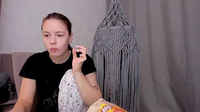 Snapshot of why_again_me chatting on March 2025 04:17:02 PM why again me online show from March 2025 04:17:02 PM