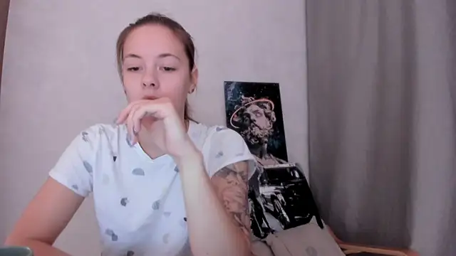 Snapshot of why_again_me chatting on February 2025 08:13:02 PM why again me online show from February 2025 08:13:02 PM