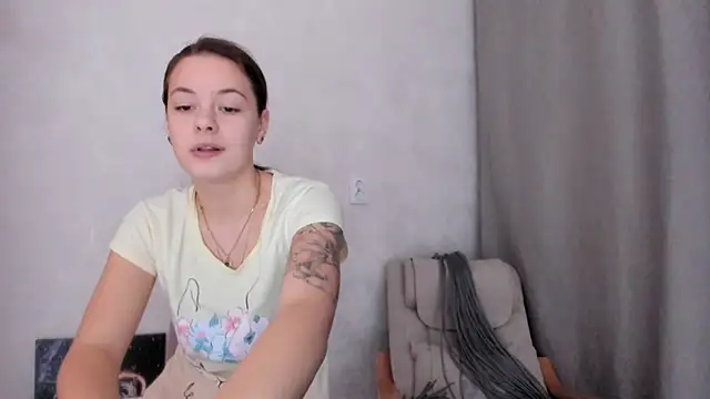 Snapshot of why_again_me chatting on February 2025 06:01:01 PM why again me online show from February 2025 06:01:01 PM