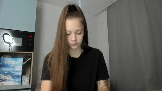 Snapshot of why_again_me chatting on October 2025 03:46:02 PM why again me online show from October 2025 03:46:02 PM