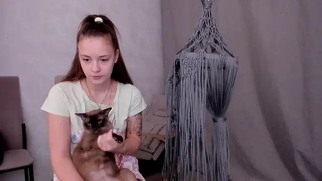 Snapshot of why_again_me chatting on February 2025 05:20:02 PM why again me online show from February 2025 05:20:02 PM