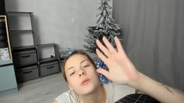 Snapshot of why_again_me chatting on December 2025 08:04:02 PM why again me online show from December 2025 08:04:02 PM