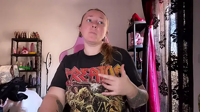 kisicaxx online show from February 2026 02:17:02 PM