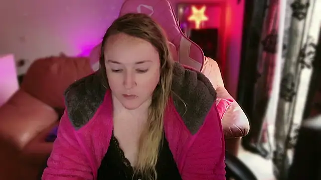 kisicaxx online show from February 2025 02:04:02 PM