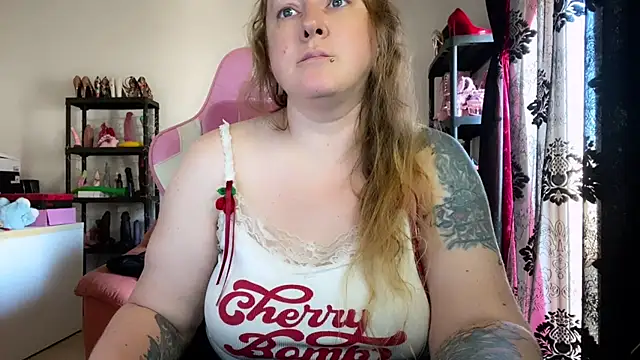 kisicaxx online show from April 2026 01:51:01 PM