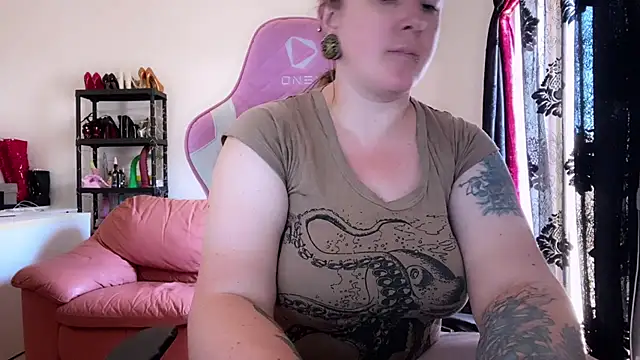 kisicaxx online show from September 2025 11:26:01 AM