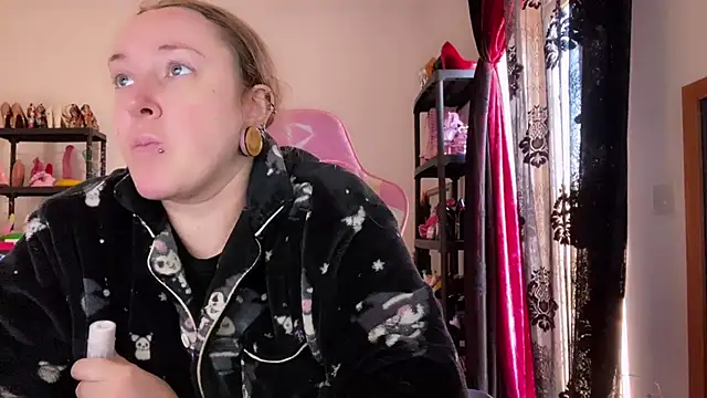 kisicaxx online show from January 2026 12:23:02 PM