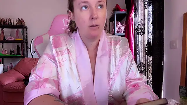 Snapshot of kisicaxx chatting on November 2025 10:20:01 AM kisicaxx online show from November 2025 10:20:01 AM