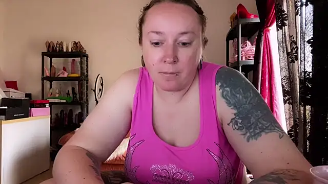 Snapshot of kisicaxx chatting on May 2026 10:04:02 AM kisicaxx online show from May 2026 10:04:02 AM